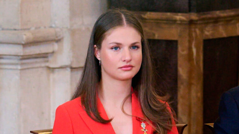 The Rebel Princess: Leonor “Doesn’t Want Photos”, or to Travel to Mallorca on Vacation Princess Leonor's Graduation