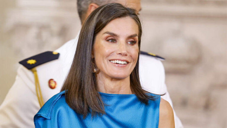 Queen Letizia said goodbye to heels? Here is her new shoe collection queen letizia's flat sandal collection
