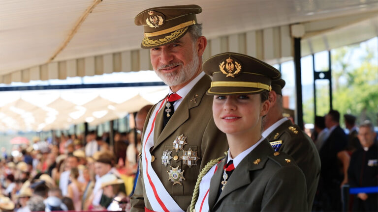 Why are King Felipe and Princess Leonor wearing different military uniforms? These are the decorations they each have Princess Leonor's military uniform