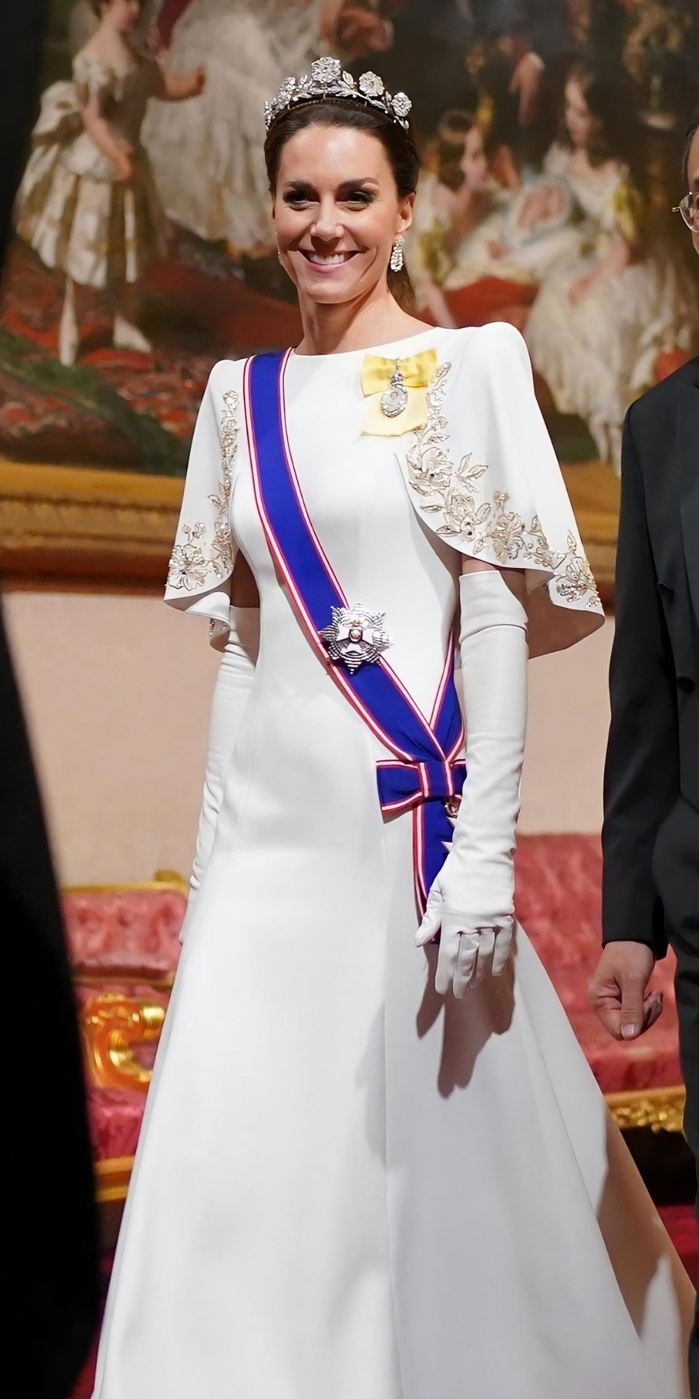 Kate Middleton in an Elegant White Satin Dress » Fashion
