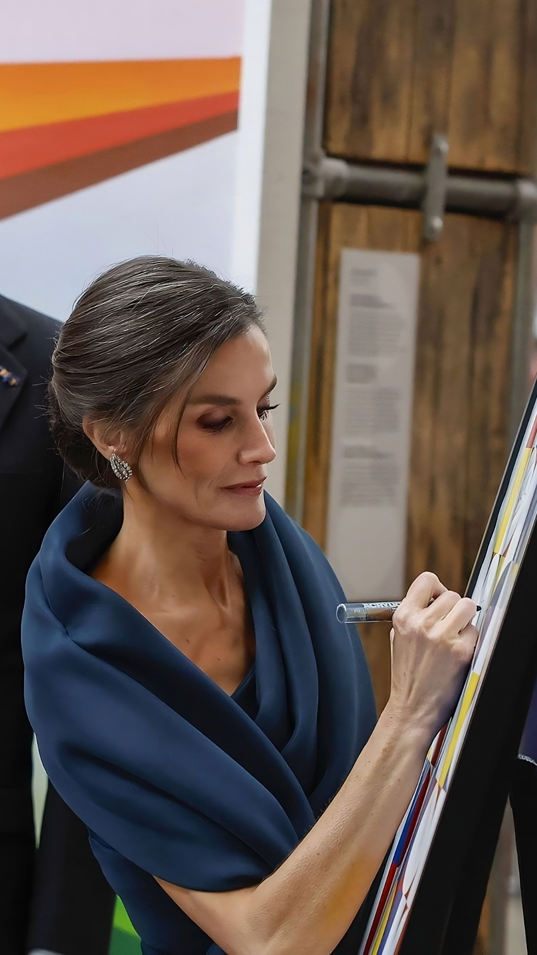 Queen Letizia’s Blue Dress and Accessories at Straat Museum » Fashion