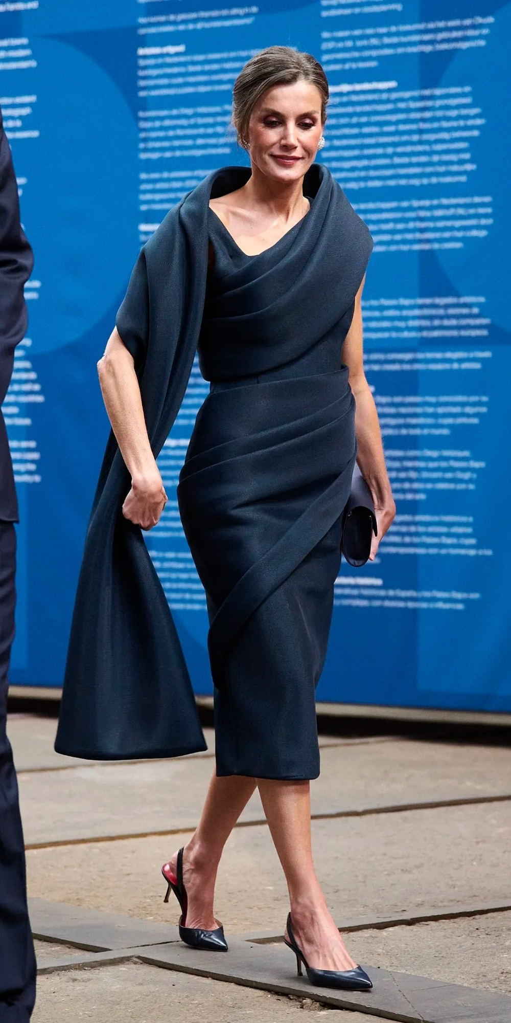 Queen Letizia’s Blue Dress and Accessories at Straat Museum » Fashion