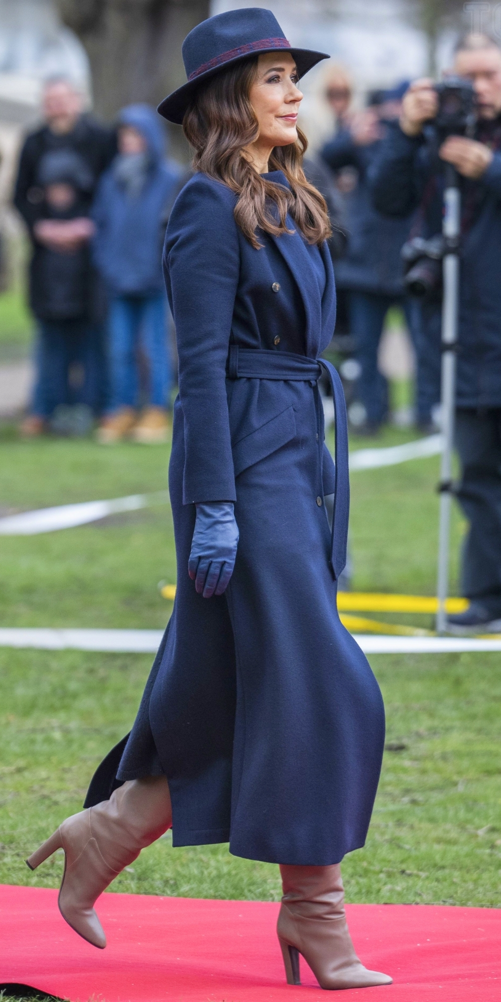Queen Mary’s Elegant Blue Coat by Fonnesbech » Fashion
