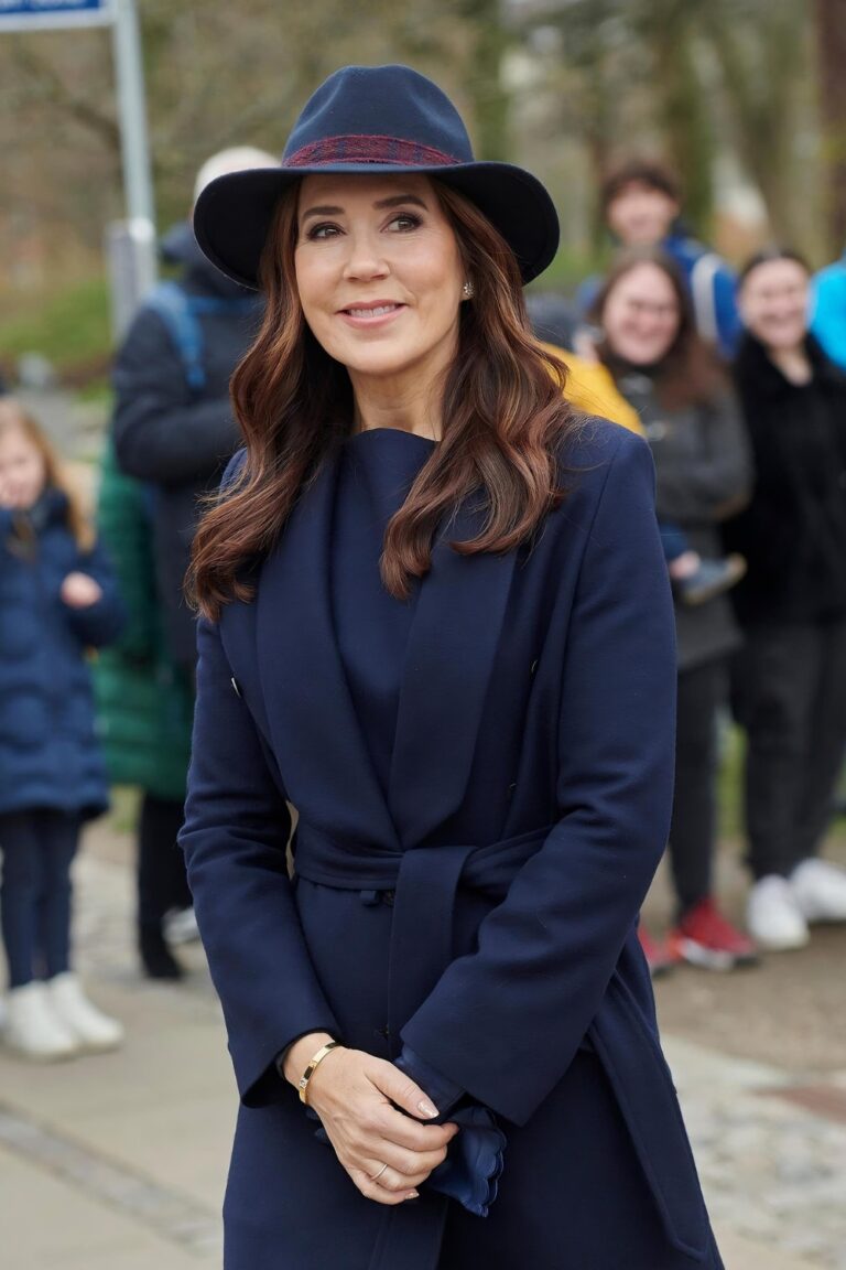 Queen Mary’s Elegant Blue Coat by Fonnesbech » Queen Mary Style