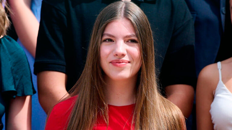 Infanta Sofia Wears a New Red Asymmetrical Low-Cost Dress Infanta Sofia in Red Asymmetrical Dress