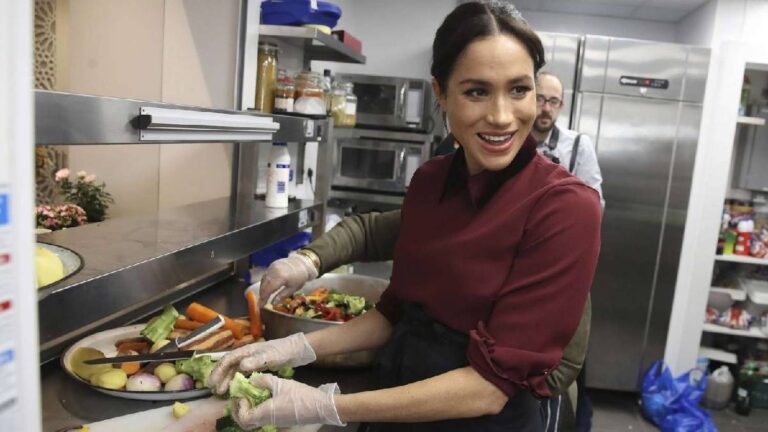What Is Meghan Markle’s Diet Like? The Duchess of Sussex’s extreme thinness draws attention Meghan Markle's diet » Dukes of Sussex
