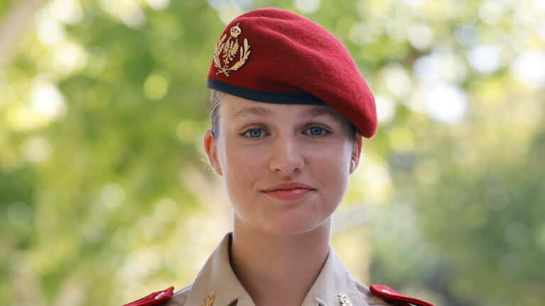 When will Princess Leonor receive the office of ensign in the Spanish Army? Princess Leonor's Army Commission