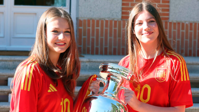 Princess Leonor and Infanta Sofia Relive a Photo 12 Years Later Princess Leonor and Infanta Sofía Host Spanish Soccer Team