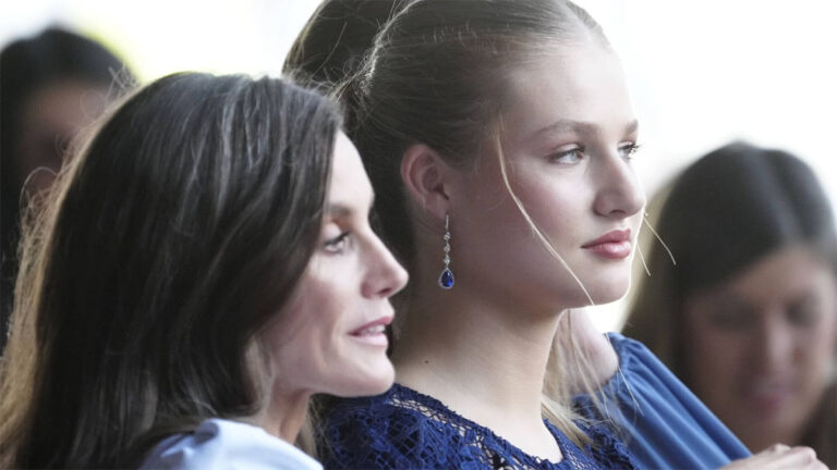 Dressed in blue, lace and sapphires, Princess Leonor attends one of her most important events Princess Leonor's Style at the Princess of Girona Awards