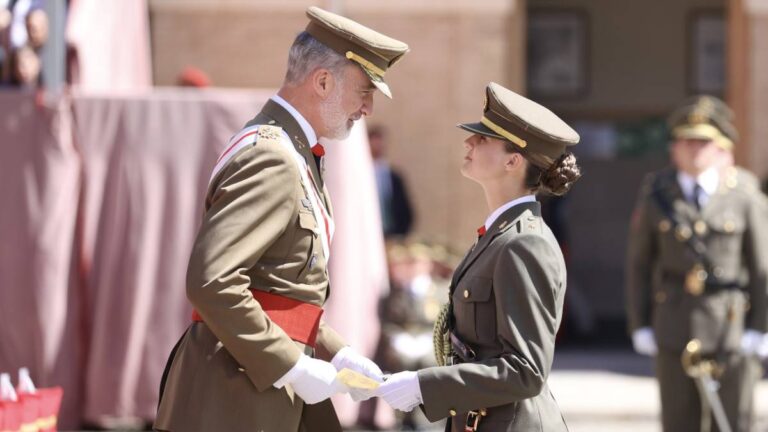 These are the PHOTOS that show that the Princess Leonor enjoyed some privileges in the military ceremony that took place in Zaragoza Military Ceremony in Zaragoza