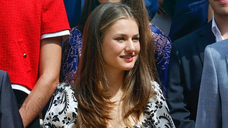 Princess Leonor Debuted a Black and White Dress with Botanical Print Princess Leonor in a Puff Sleeve Linen Midi Dress