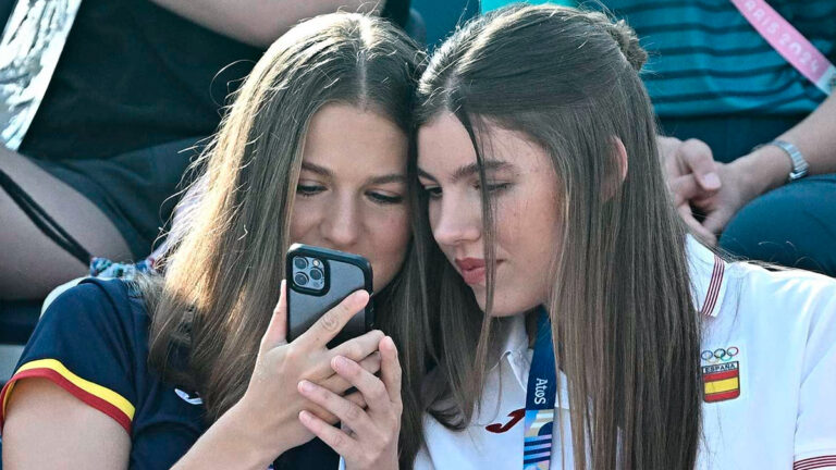 How Much Does Princess Leonor’s Phone Cost? Princess Leonor's iPhone