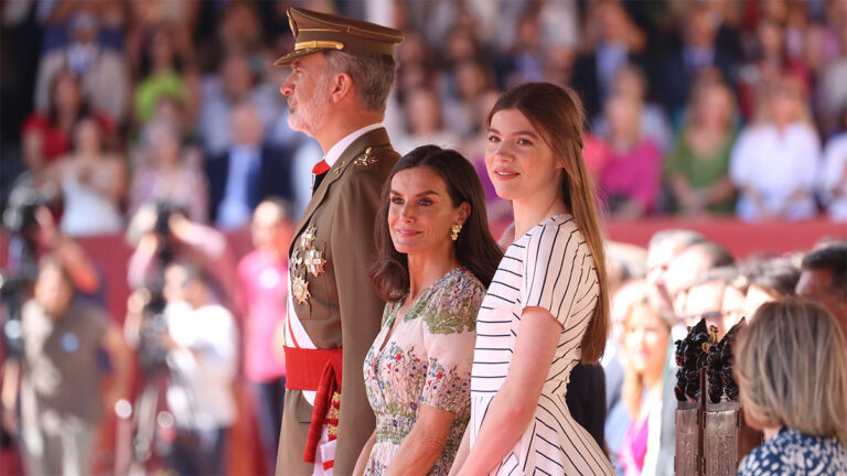 Queen Letizia has an awkward moment on Princess Leonor’s big day: What was wrong with her dress? Queen Letizia's dress in Zaragoza