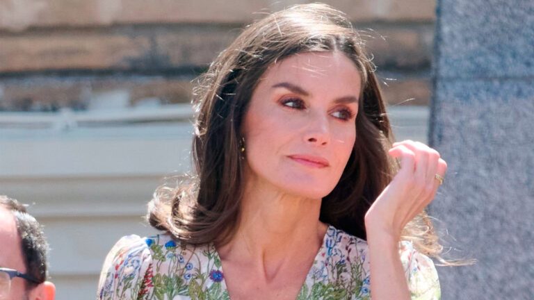 Queen Letizia’s Summer Style in Zaragoza: Floral Dress and Sandals Queen Letizia's Floral Dress