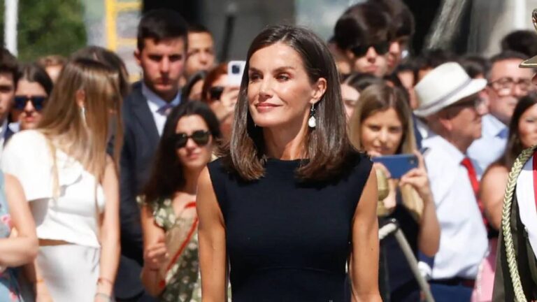What happened to Queen Letizia? Her gesture at her last royal engagement worries many Queen Letizia at the naval academy