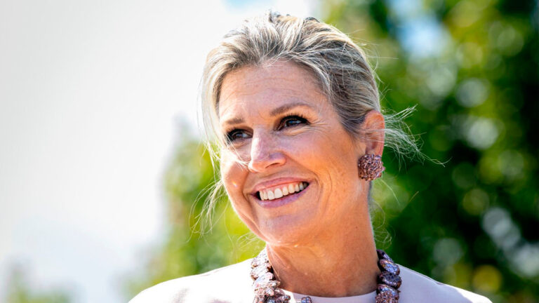 Queen Maxima Style’s at Zevenbergschen Hoek: White Pants, Pink Top, and a Stunning Necklace that Elevated Her Elegance Queen Maxima's Summer Style at Zevenbergschen Hoek