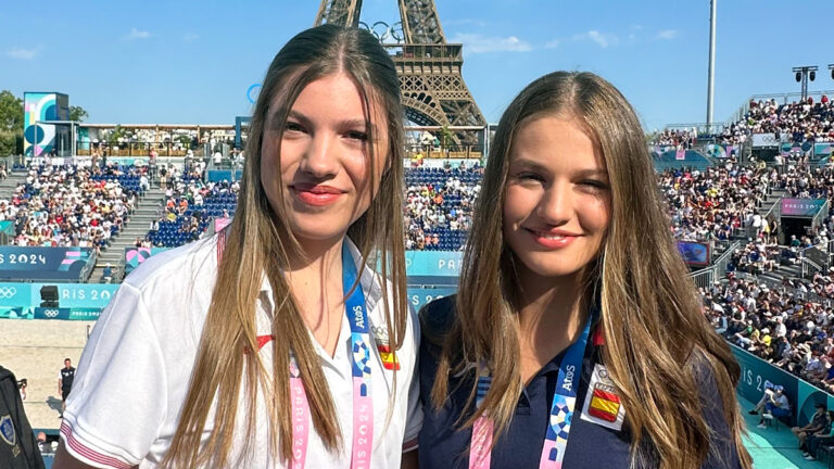 PHOTOS: Princess Leonor and Infanta Sofia Shine in Paris as Great Protagonists Princess Leonor and Infanta Sofia In Paris