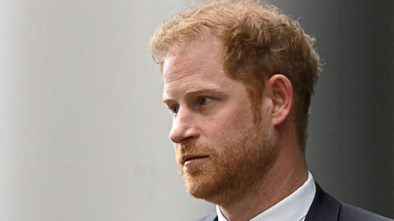 Why won’t Prince Harry go to his uncle Robert Fellowes’ funeral? And it’s not the royal family’s fault Prince Harry at Robert Fellowes' funeral