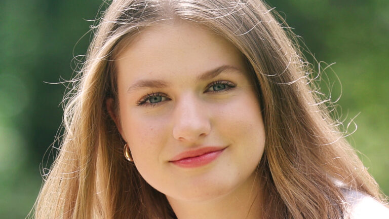 Exhaustive Control of Social Media at the Naval Academy for the Presence of Princess Leonor Princess Leonor's Naval Training