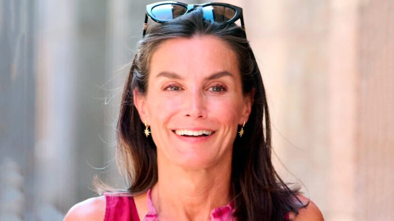 All the Details of the New Sandals that Queen Letizia has Added to Her Shoe Rack This Summer Queen Letizia's New Sandals in Mallorca