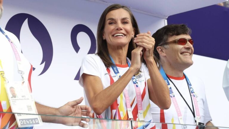 PHOTOS: Queen Letizia of Spain makes the most of her new trip to Paris Queen Letizia in Paris