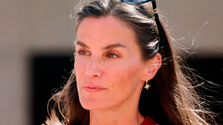 The Secret Behind the Natural Glow of Queen Letizia’s Skin Queen Letizia’s skincare