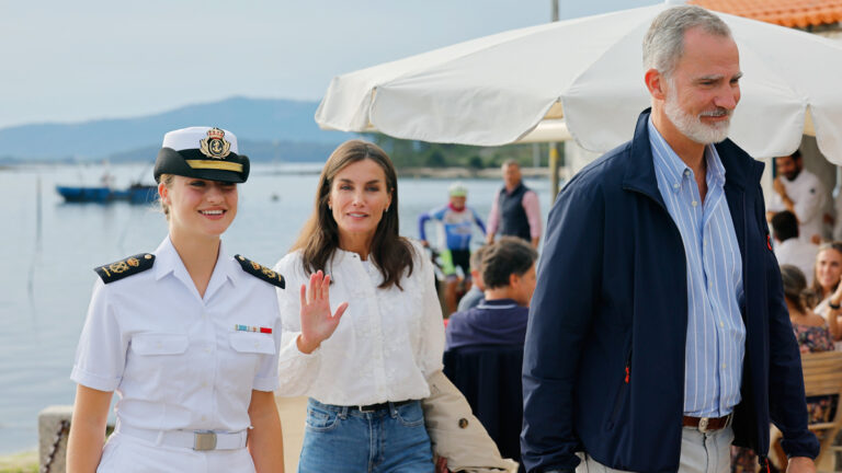 PHOTOS: King Felipe and Queen Letizia Visit Princess Leonor at Naval Academy Felipe and Letizia Visit Princess Leonor