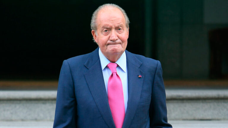 Bombshell! Engaging Photos of King Juan Carlos I and Vedette Bárbara Rey Revealed Photos of King Juan Carlos and Bárbara Rey