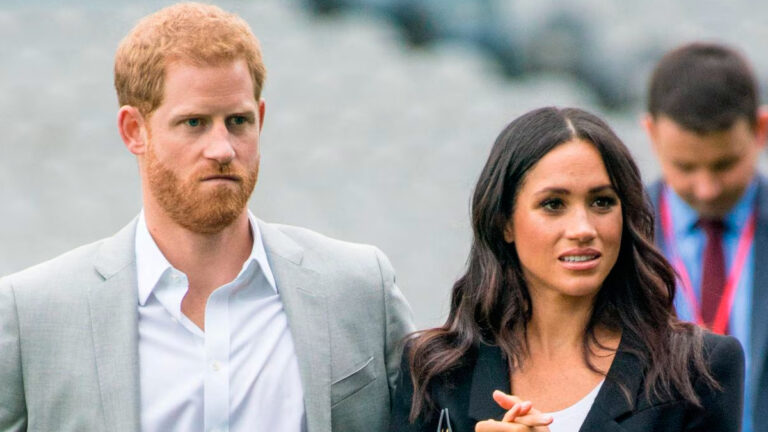 WATCH: Prince Harry’s Romantic Gesture to Meghan Markle That Has Gone Viral Harry and Meghan's Ireland Tour