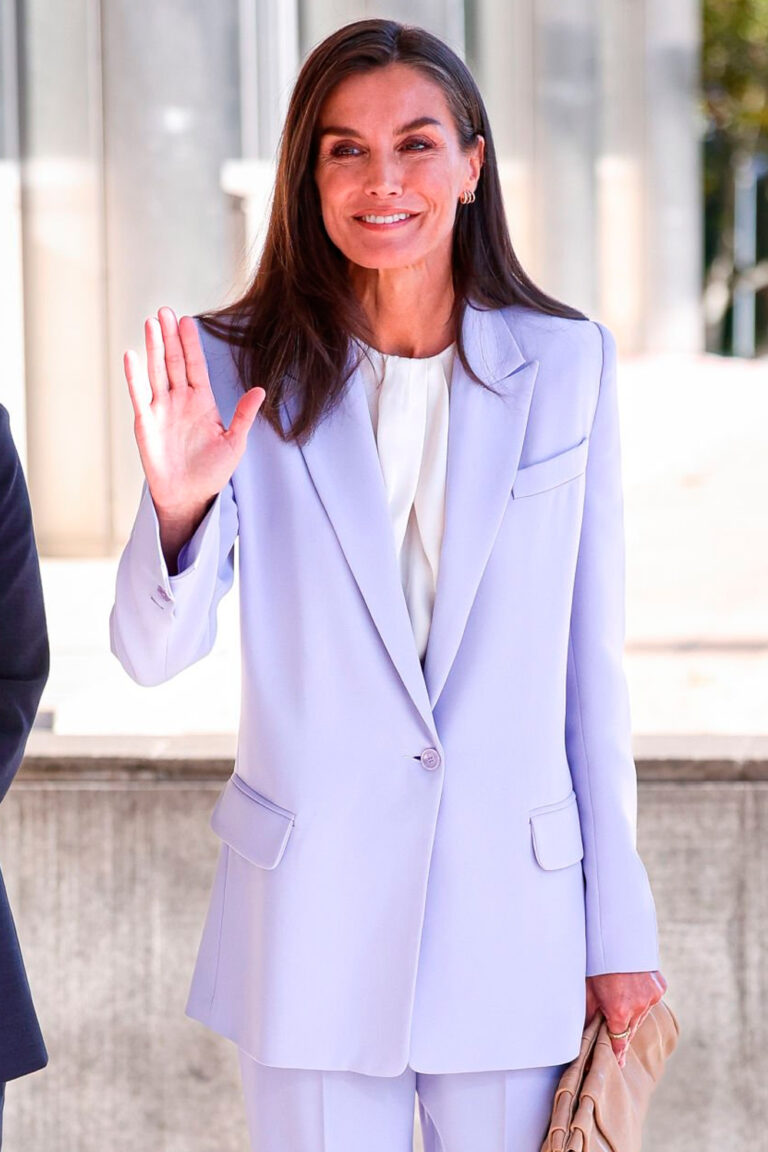 Working Girl Style: Queen Letizia Wears a Lilac Suit by Bleis Queen Letizia in a lilac suit by Bleis