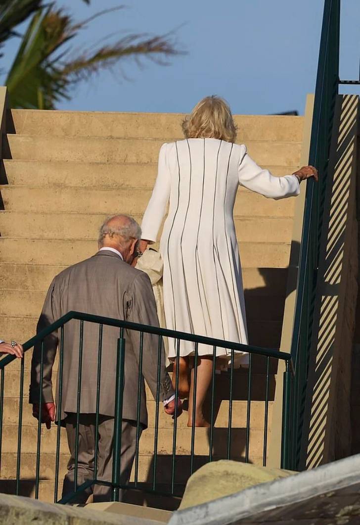 Queen Camilla Barefoot in Australia » Camilla, Queen Consort