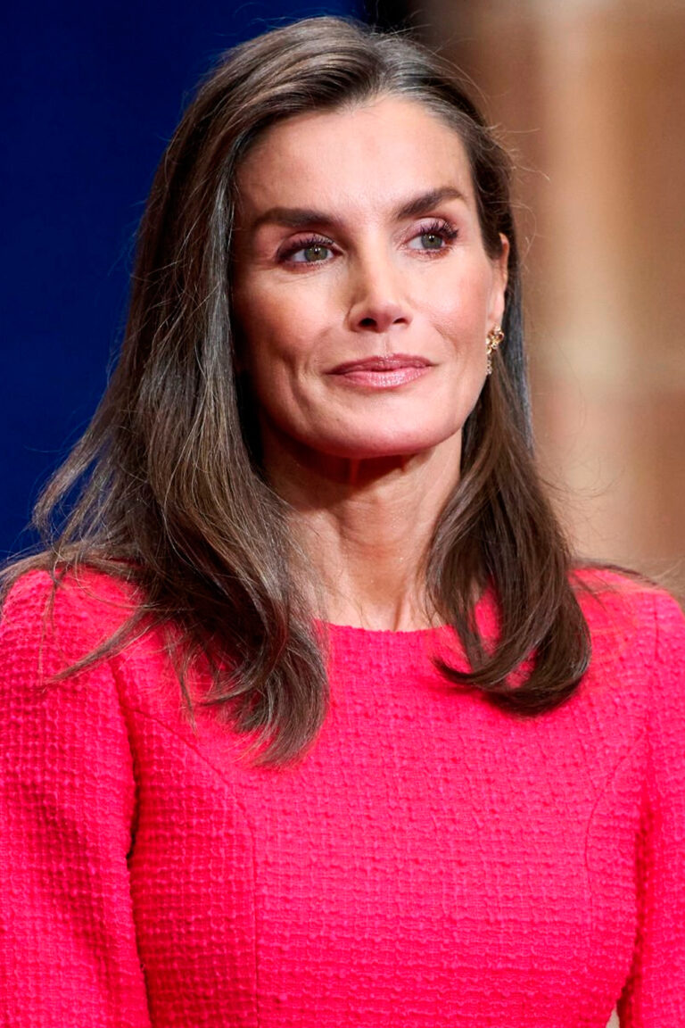 Queen Letizia Debuts a Fuchsia Tweed Dress with Accessories in Nude Tones Queen Letizia in Fuchsia Tweed Dress