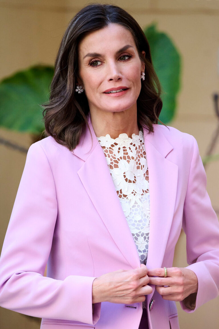 Queen Letizia in Pink Hugo Boss Suit and Carolina Herrera Pumps Queen Letizia in Hugo Boss Pink Suit