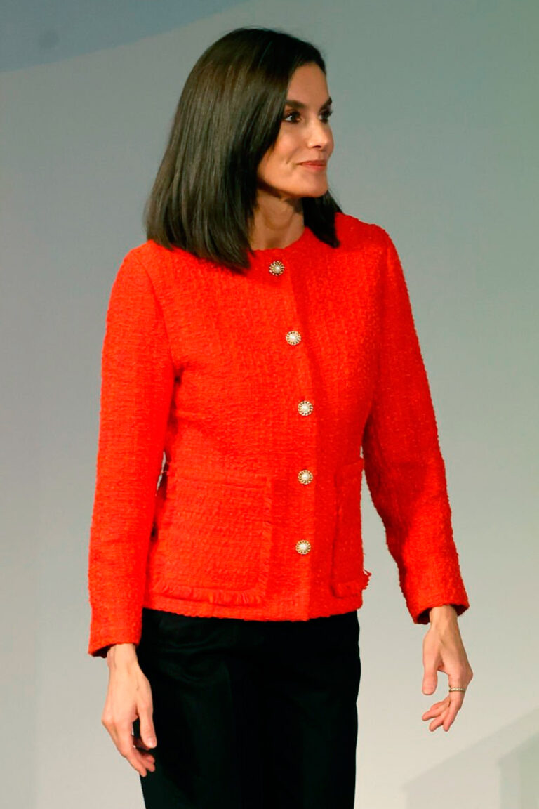 Queen Letizia Dazzled in a Red Tweed Jacket by APRAMP Queen Letizia in red tweed jacket