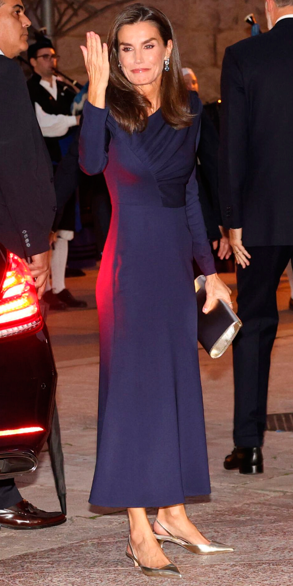 Queen Letizia dazzles in a rental dress by Roland Mouret
