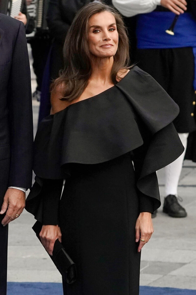 Queen Letizia Stunned in a Sophisticated Dress by Carolina Herrera Queen Letizia in black Carolina Herrera dress