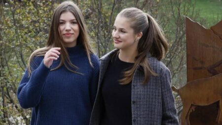 Viral photos of Princess Leonor and Infanta Sofia