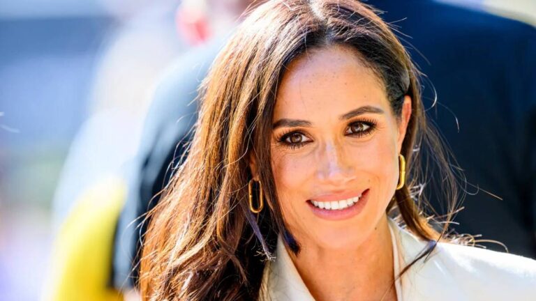Meghan Markle, once again on her own at an event without Prince Harry and without her engagement ring Meghan Markle in Santa Barbara