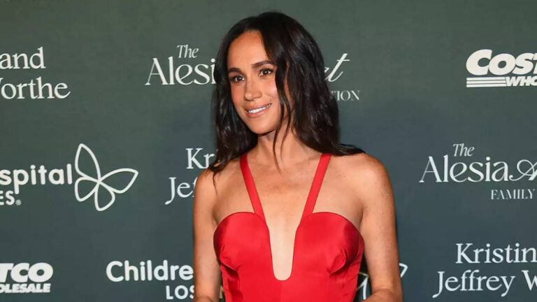 PHOTOS: All the details from Meghan Markle’s surprise appearance at Children’s Hospital Los Angeles gala Meghan Markle at Children's Hospital L.A. Gala