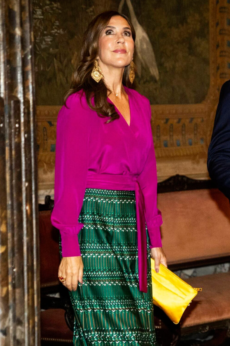 Queen Mary’s Style in Manaus: Green Skirt With Ethnic Print and Redcurrant Top by Jasper Hovring Queen Mary's Style in Manaus