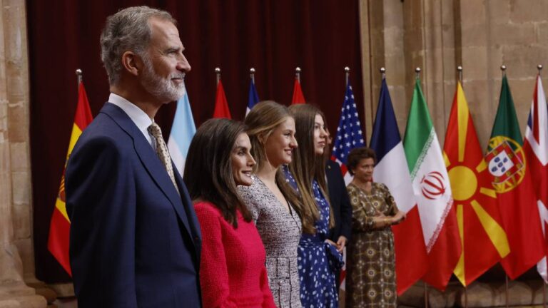 PHOTOS: The curious moments of the Spanish Royal Family at the Reception of the Awards of the Princess of Asturias Princess of Asturias Awards Reception