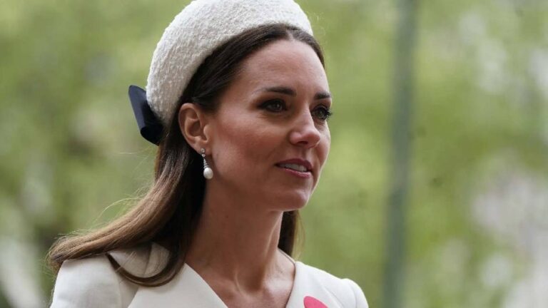 A never-before-seen photo of Princess Kate Middleton at the university where she met Prince William has surfaced Unpublished photo of young Kate Middleton