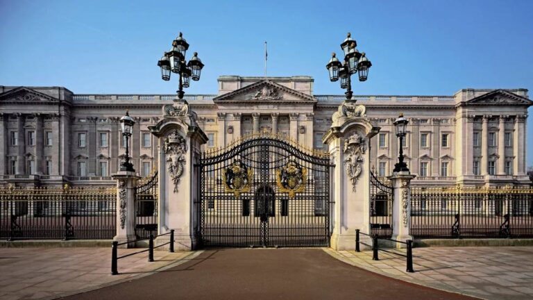 No more royal banquets at Buckingham Palace: how long will it be closed and where will they be held now? Renovations at Buckingham Palace