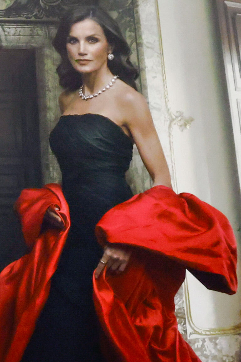The Story Behind the Black Gown and Red Cape Designed by Cristóbal Balenciaga Queen Letizia in Black Gown and Red Cape » Queen Letizia Style