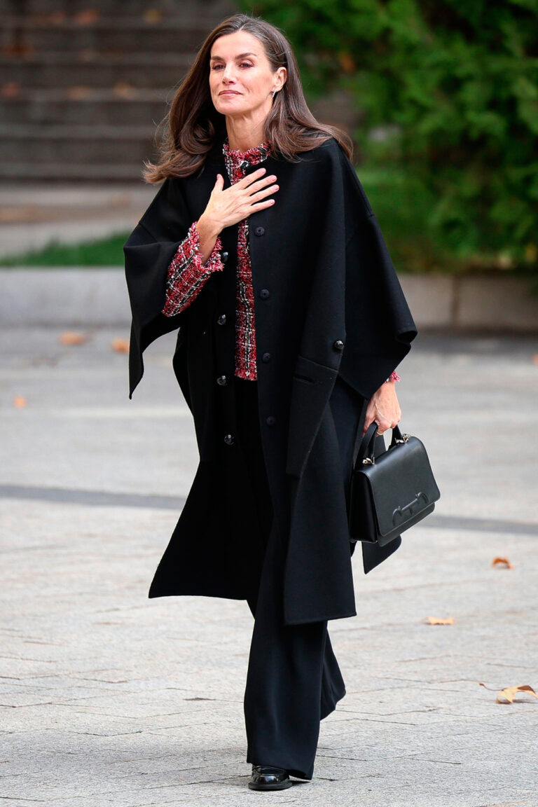Queen Letizia and the Block-Heeled Loafers: Her Most Sophisticated Bet for This Winter Queen Letizia's Block-Heeled Loafers