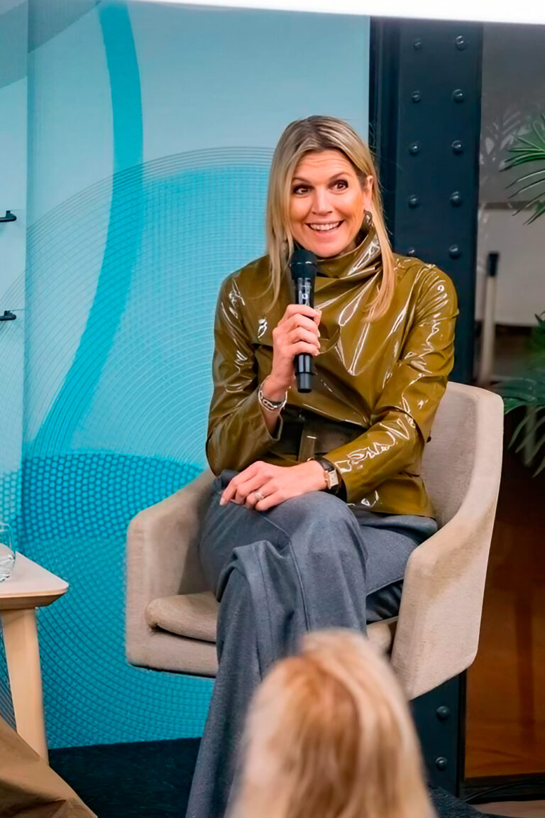 Queen Maxima’s Fashion-Forward Outfit at FS2030 Women’s Event Queen Maxima’s Olive Green Natan Look