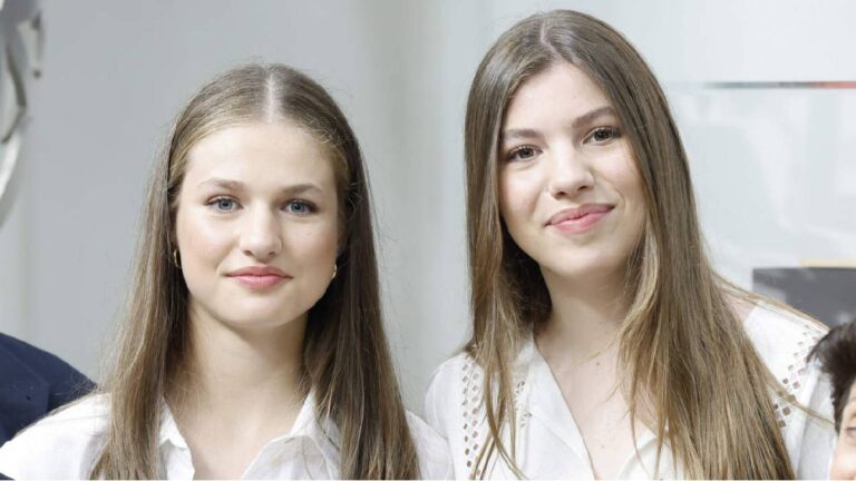 The surprise visit princess Leonor received at the Naval Academy for her birthday Leonor and Infanta Sofia at Naval Academy