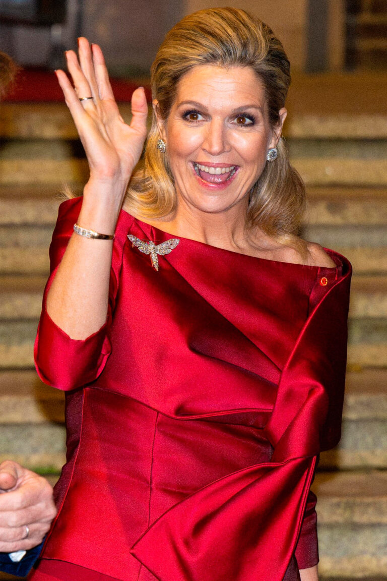 Queen Máxima Radiates Elegance in a Red Outfit by Natan and a Burgundy Cape by Valentino Queen Maxima in a Red Outfit