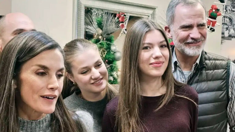Princess Leonor and Infanta Sofia Visit Valencia