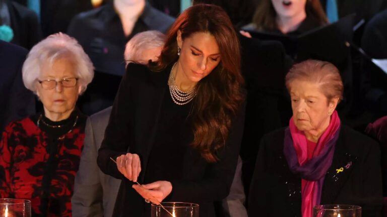 PHOTOS: Kate Middleton Reappears with Prince William and Stars in a Moving Meeting with Holocaust Survivors Kate Middleton at the Ceremony Holocaust Memorial Day